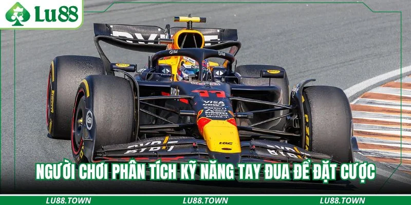 Người chơi phân tích kỹ năng tay đua để đặt cược
